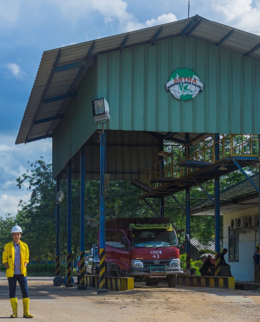 Fauzan Widianto in safety gear at Astra Agro Lestari FFB weighbridge station